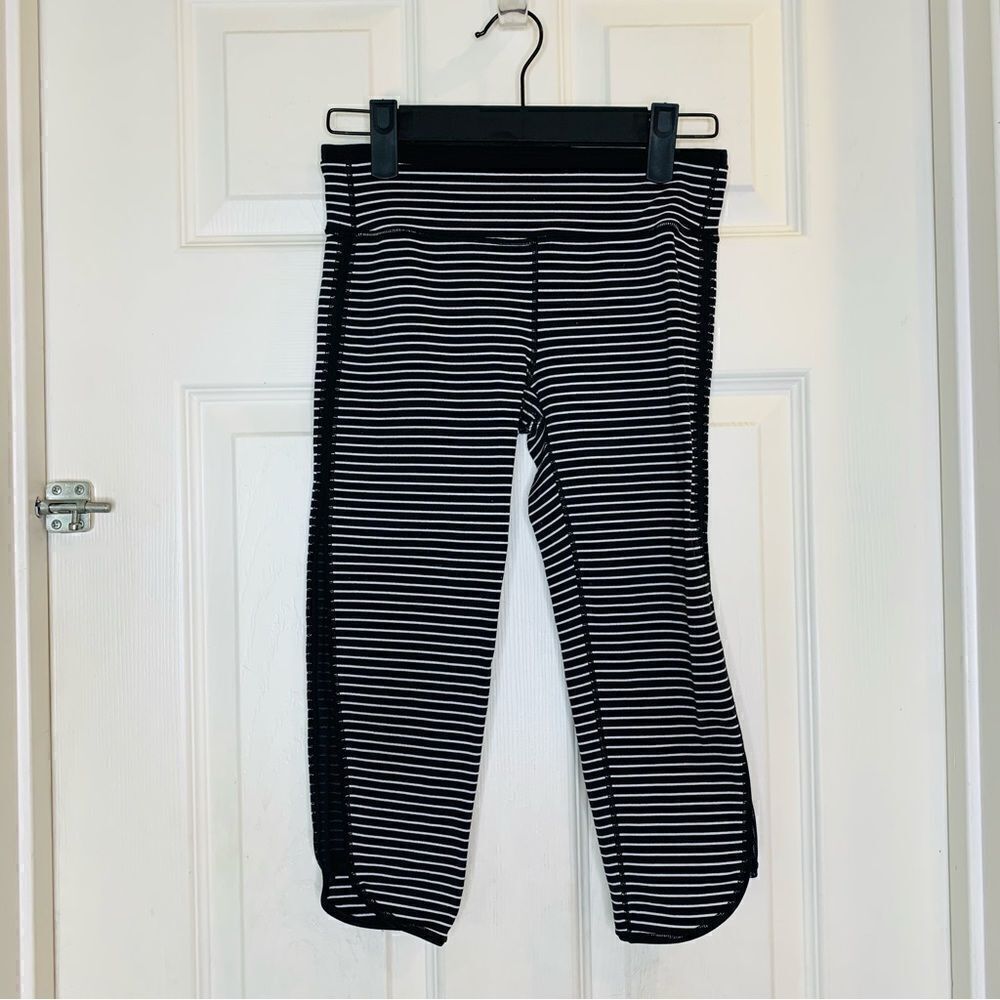 Ivivva Black and White Stripe Mesh Leggings Size 10
